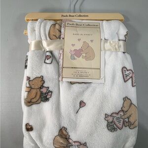 Classic Winnie the Pooh Bear Baby Blanket Piglet Heart Soft Fleece White NWT